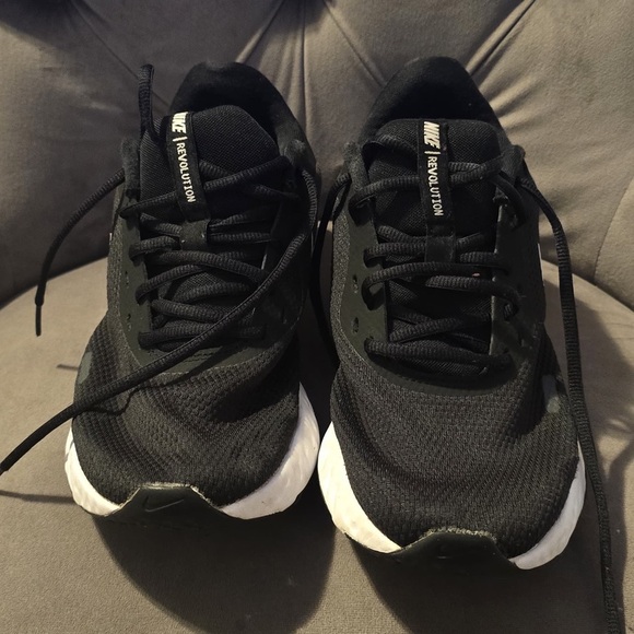 Nike Revolution Men's Black and White Athletic Shoes - Picture 2 of 16
